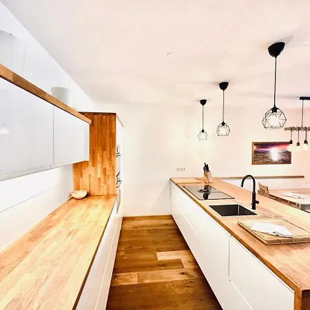 Frida By Da Alois - Alpine Premium غوربمينغ