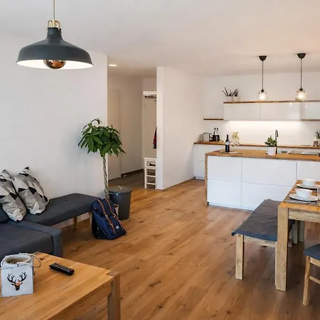 Frida By Da Alois غوربمينغ